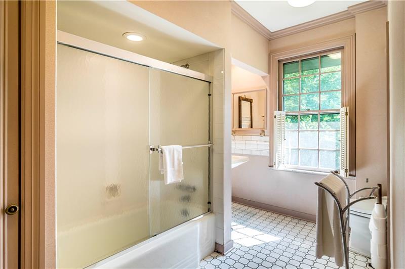 1003 Delafield Road Pittsburgh, PA 15215 - Photo 18 of 19 Gallery Image 18