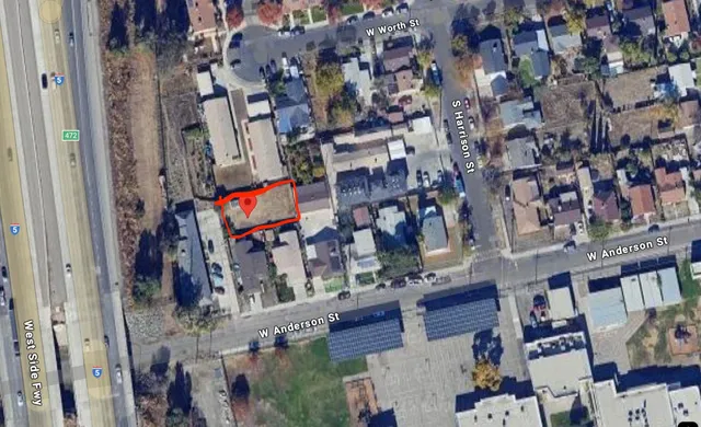 a view of entryway with a building and front door