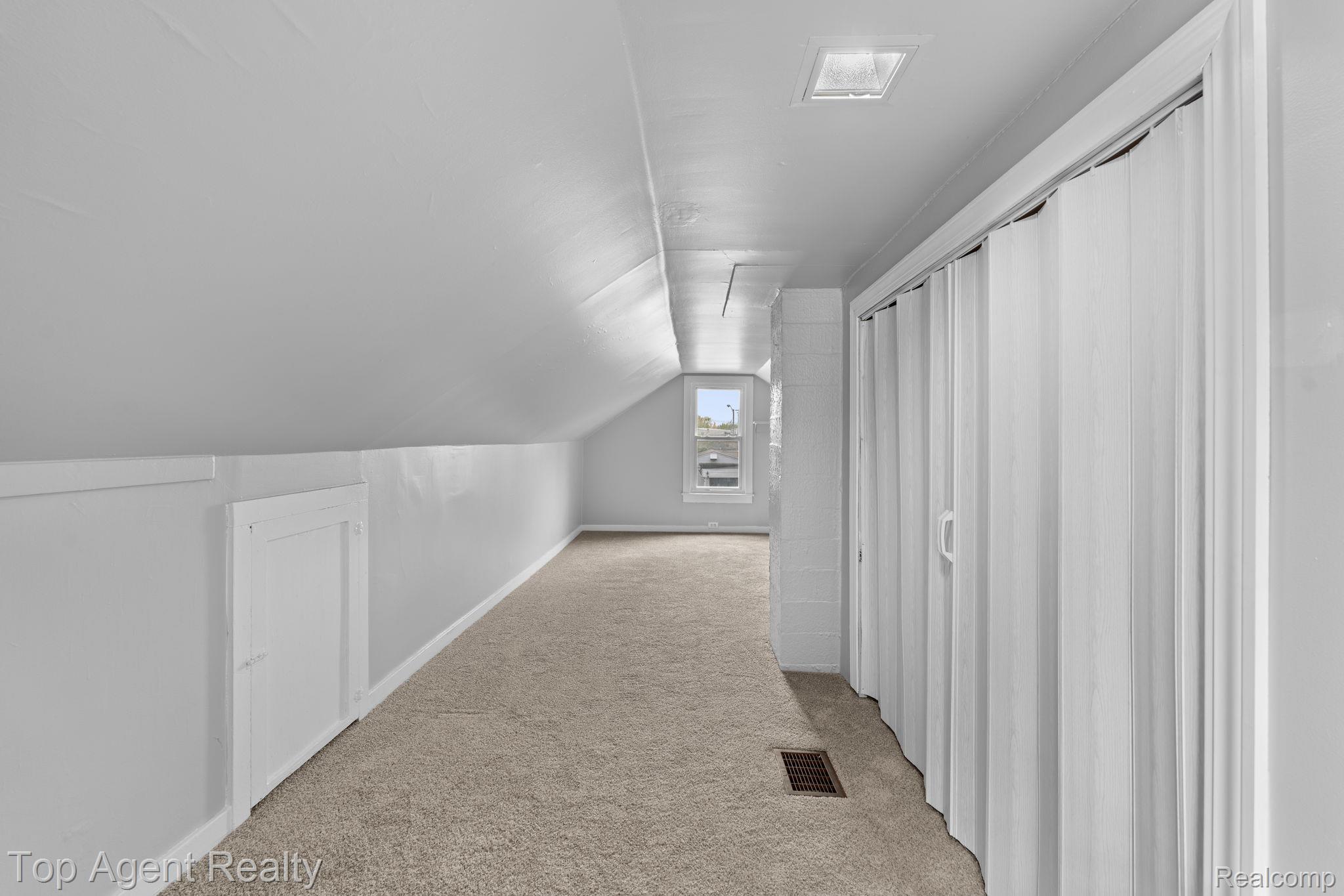 11453 Rivard Avenue Warren, MI 48089 - Photo 21 of 38 21-web-or-mls-11453 Rivard Ave_083.jpg