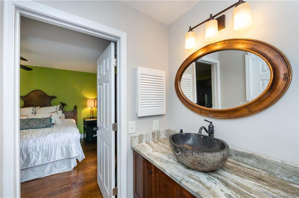308 Queens Road, Unit 28 Charlotte, NC 28204 - Photo 14 of 28 Gallery Image 14