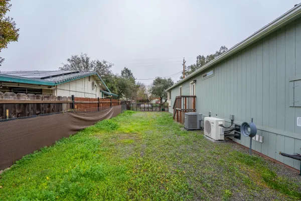 a view of a house with backyard and garden