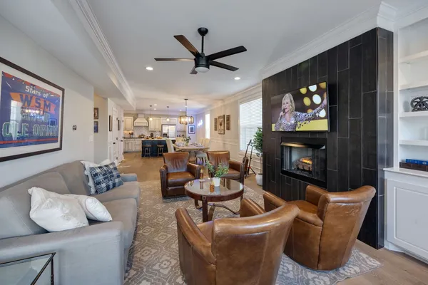 $5,995 | 1009 A 12th Avenue South, Nashville, TN 37203