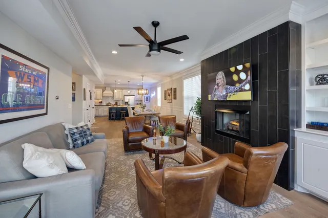 $5,995 | 1009 A 12th Avenue South, Nashville, TN 37203