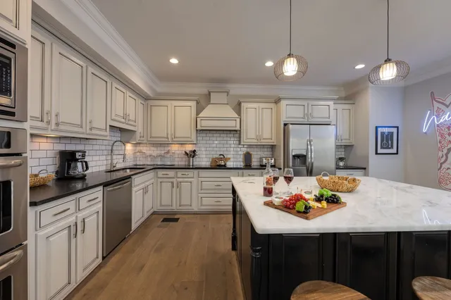 $5,995 | 1009 A 12th Avenue South, Nashville, TN 37203