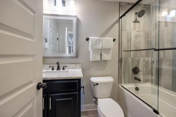 $5,995 | 1009 A 12th Avenue South, Nashville, TN 37203