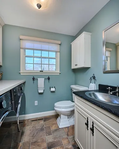 $950,000 | 12 Teawaddle Lane, Amherst, MA 01002