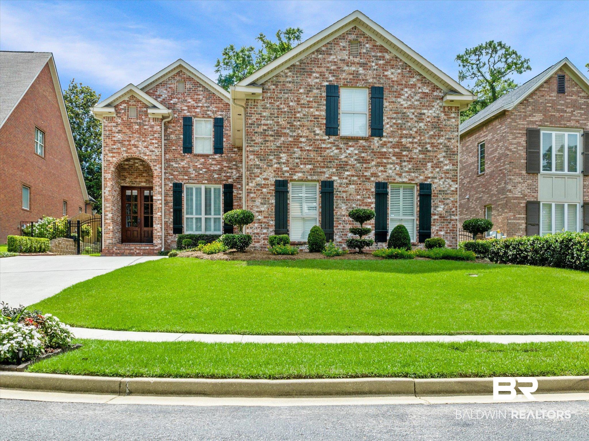 804 Country Club Road Mobile, AL 36609 - Photo 60 of 63 Front of property featuring a front lawn