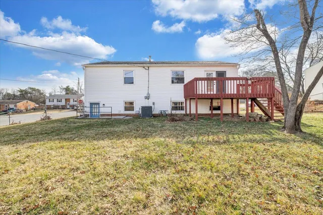 a view of a house with backyard and porch