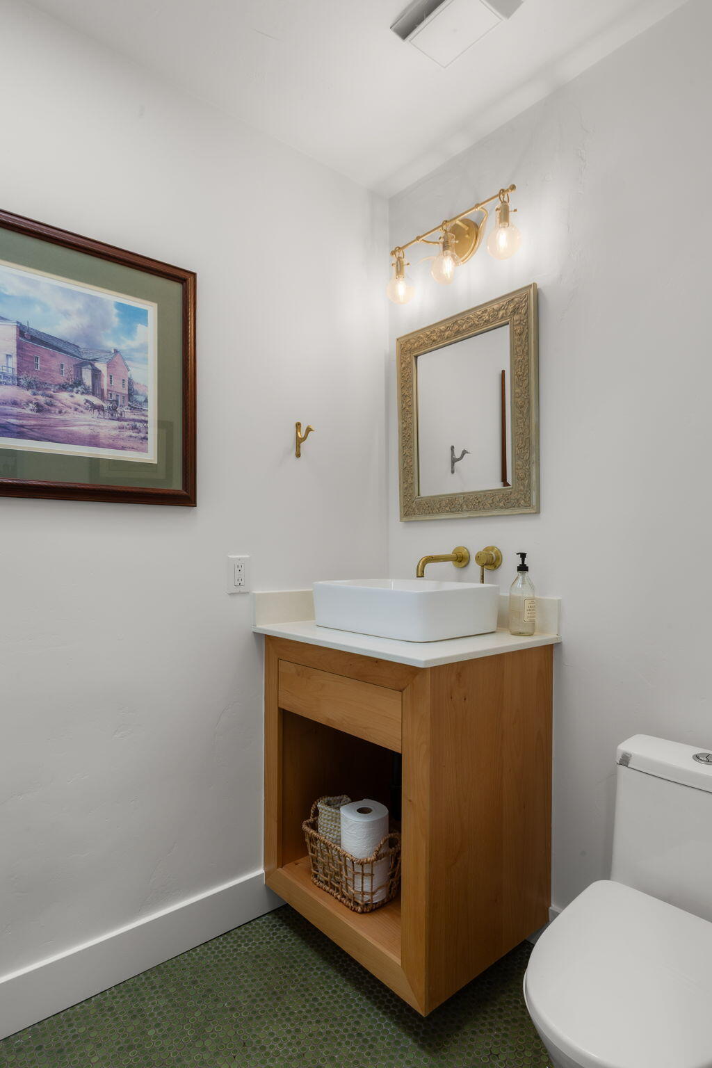 558 Del Mar Drive St. George, UT 84790 - Photo 15 of 74 half bath, main level