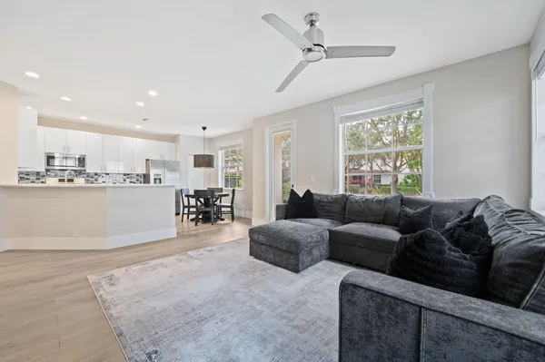 $799,000 | 622 Castle Drive, Palm Beach Gardens, FL 33410