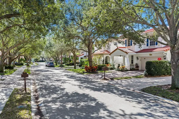 $799,000 | 622 Castle Drive, Palm Beach Gardens, FL 33410