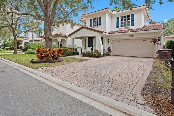 $799,000 | 622 Castle Drive, Palm Beach Gardens, FL 33410