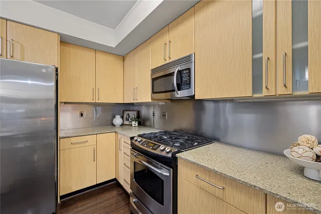 $500,000 | 413 Northeast 70th Street, Unit 207, Seattle, WA 98115