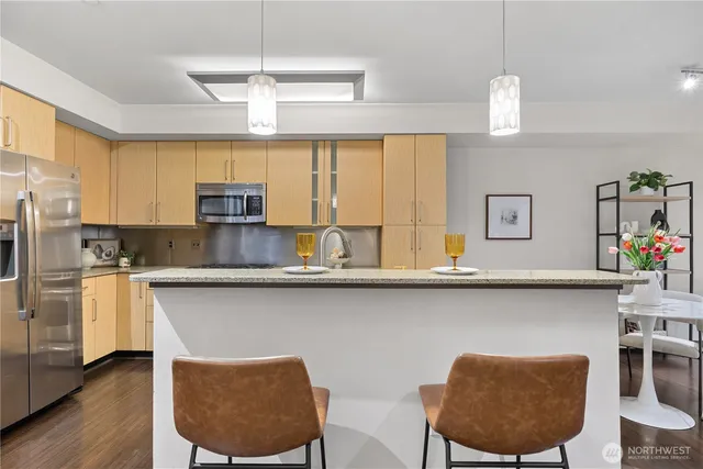 $500,000 | 413 Northeast 70th Street, Unit 207, Seattle, WA 98115