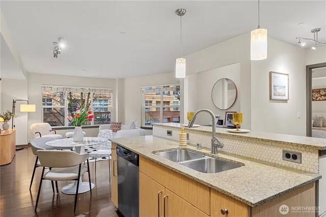 $500,000 | 413 Northeast 70th Street, Unit 207, Seattle, WA 98115