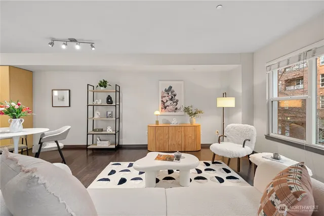 $500,000 | 413 Northeast 70th Street, Unit 207, Seattle, WA 98115