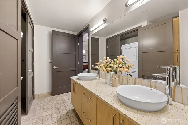 $500,000 | 413 Northeast 70th Street, Unit 207, Seattle, WA 98115