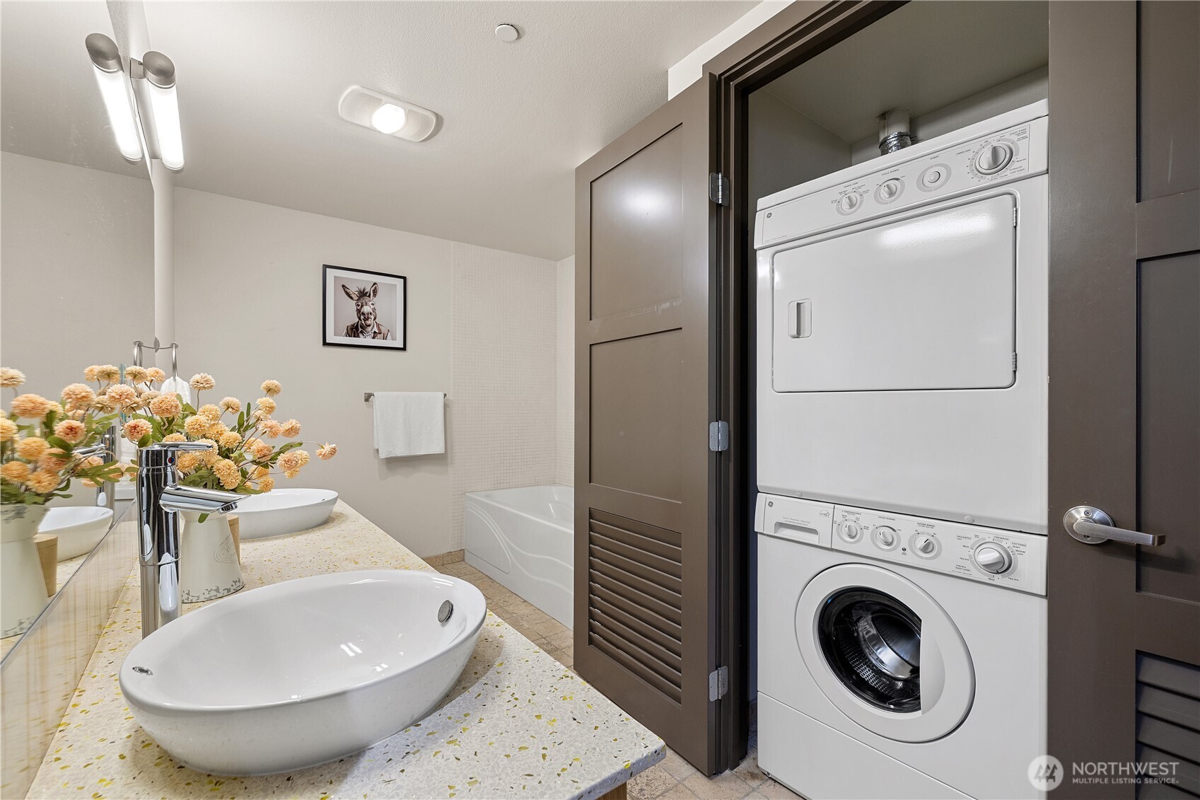 413 Northeast 70th Street, Unit 207 Seattle, WA 98115 - Photo 28 of 39