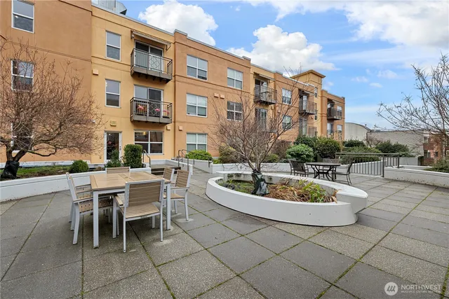 $500,000 | 413 Northeast 70th Street, Unit 207, Seattle, WA 98115