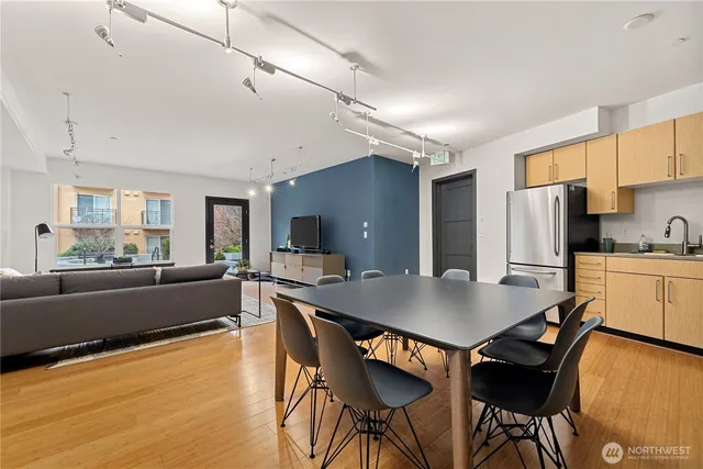 $500,000 | 413 Northeast 70th Street, Unit 207, Seattle, WA 98115