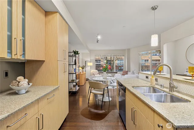 $500,000 | 413 Northeast 70th Street, Unit 207, Seattle, WA 98115