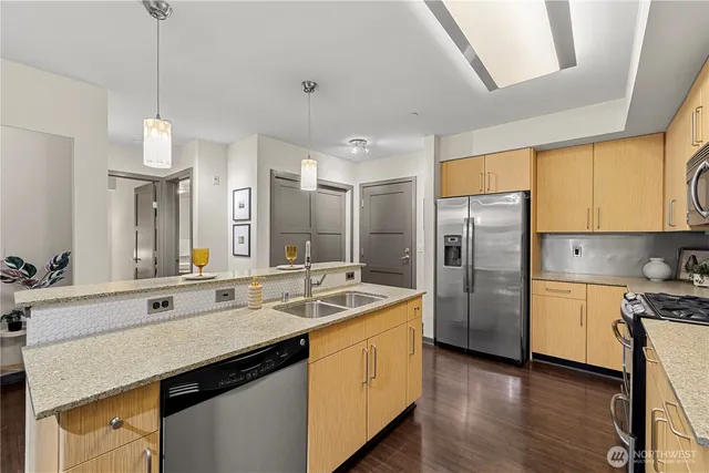 $500,000 | 413 Northeast 70th Street, Unit 207, Seattle, WA 98115