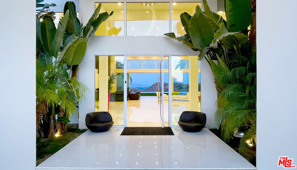 80 Saddlebow Road Bell Canyon, CA 91307 - Photo 6 of 37 a view of outdoor space yard and potted plants