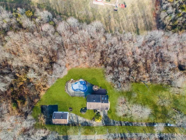 a picture of a wall with a white wall