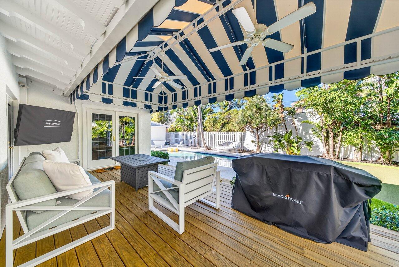 307 Wildermere Road West Palm Beach, FL 33401 - Photo 34 of 54 a view of a chairs and table in the patio