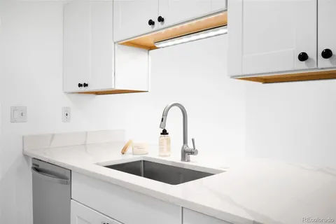 a close view of sink and tap