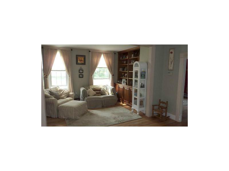 39 Kennebec Road Hampden, ME 04444 - Photo 10 of 23 Living Room.