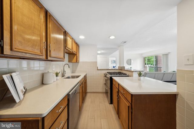 $409,900 | 1300 Army Navy Drive, Unit 212, Arlington, VA 22202