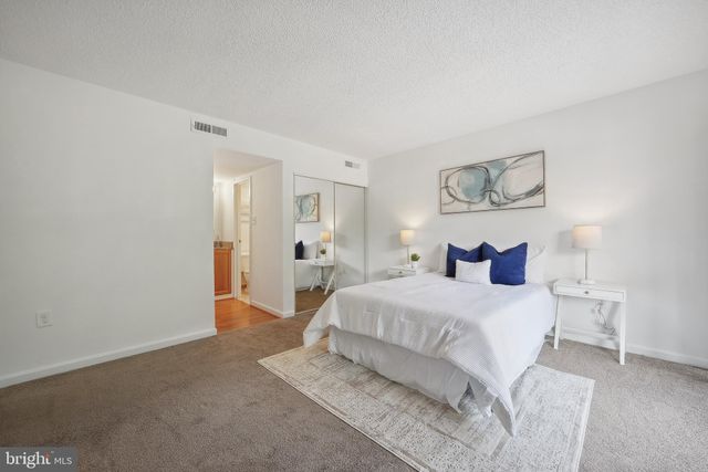 $409,900 | 1300 Army Navy Drive, Unit 212, Arlington, VA 22202