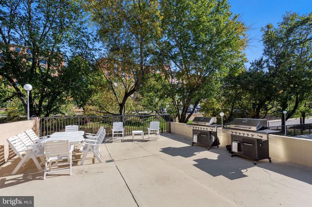 $409,900 | 1300 Army Navy Drive, Unit 212, Arlington, VA 22202