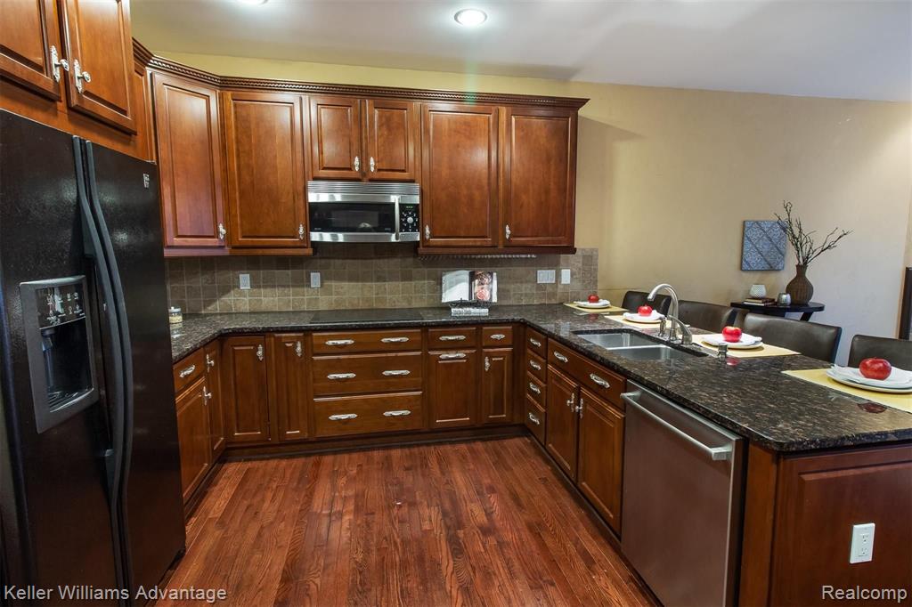 3694 Windingbrook Circle Rochester Hills, MI 48309 - Photo 19 of 44