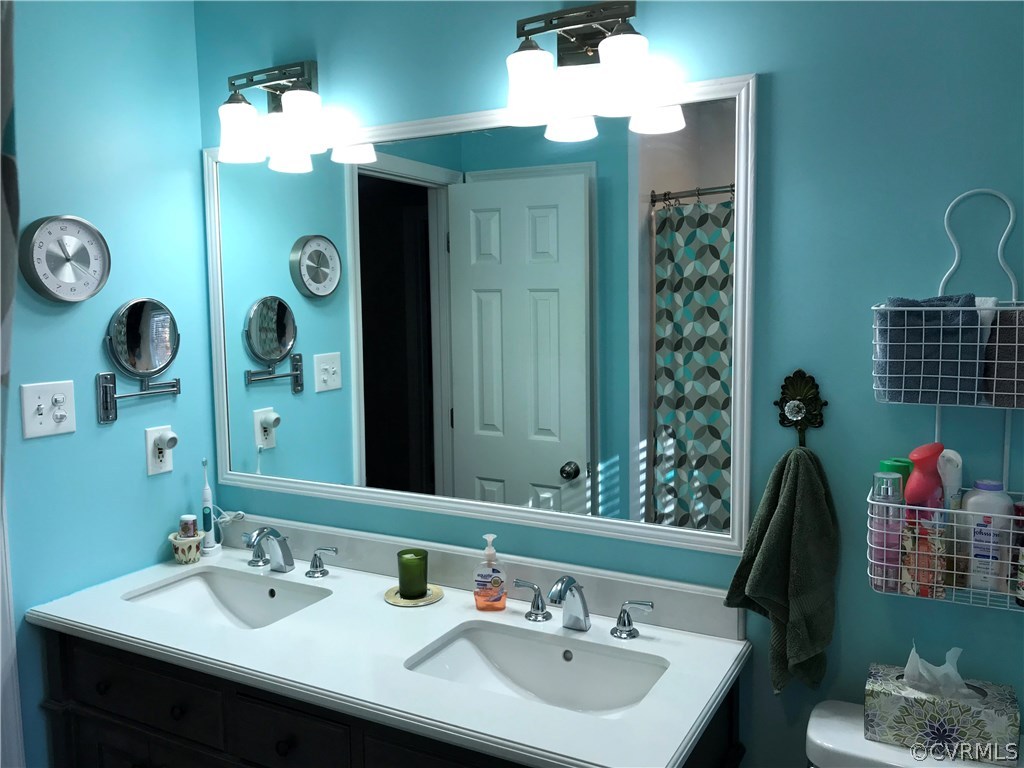 14815 Acorn Ridge Road Midlothian, VA 23112 - Photo 24 of 33 a bathroom with a sink and a mirror