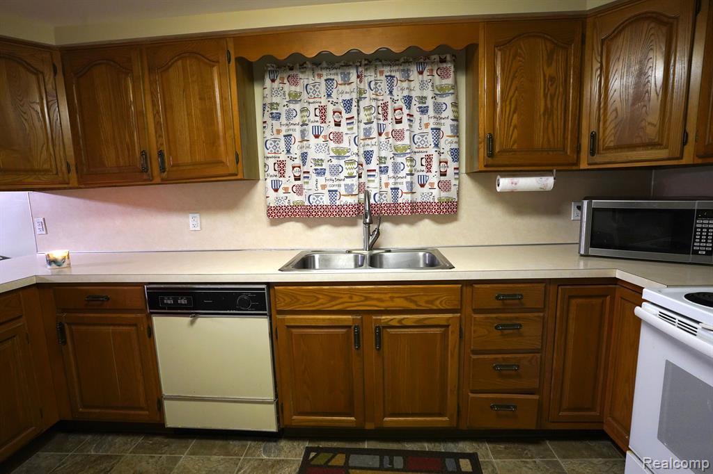 4317 Calkins Road Flint, MI 48532 - Photo 7 of 22