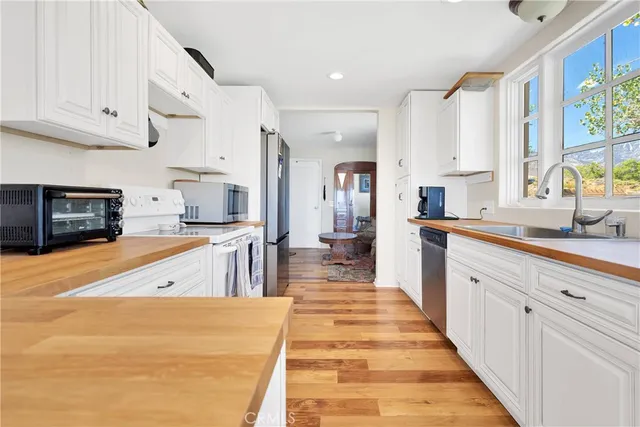 $389,900 | 38450 Highway 18, Lucerne Valley, CA 92356