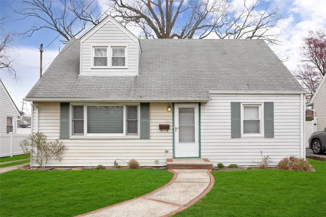 $405,000 | 83 Avondale Street, Valley Stream, NY 11581