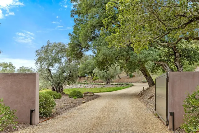 $10,800,000 | 860 Meadowood Lane, St. Helena, CA 94574