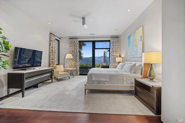 $10,800,000 | 860 Meadowood Lane, St. Helena, CA 94574