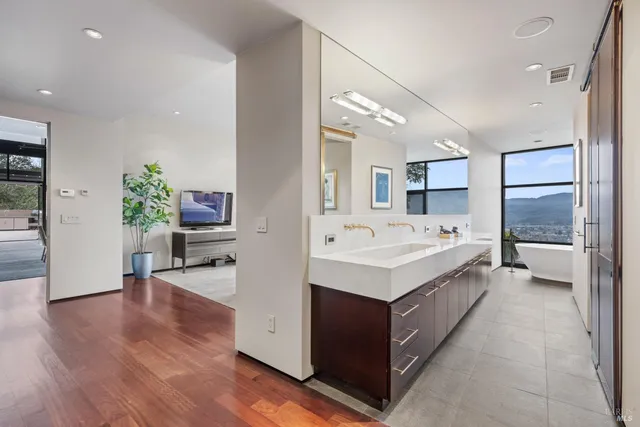 $10,800,000 | 860 Meadowood Lane, St. Helena, CA 94574