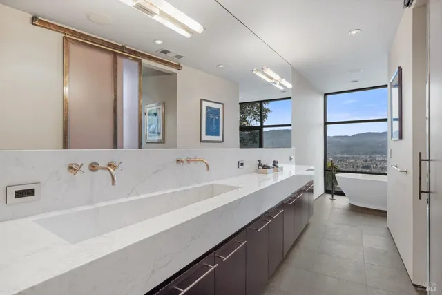 $10,800,000 | 860 Meadowood Lane, St. Helena, CA 94574