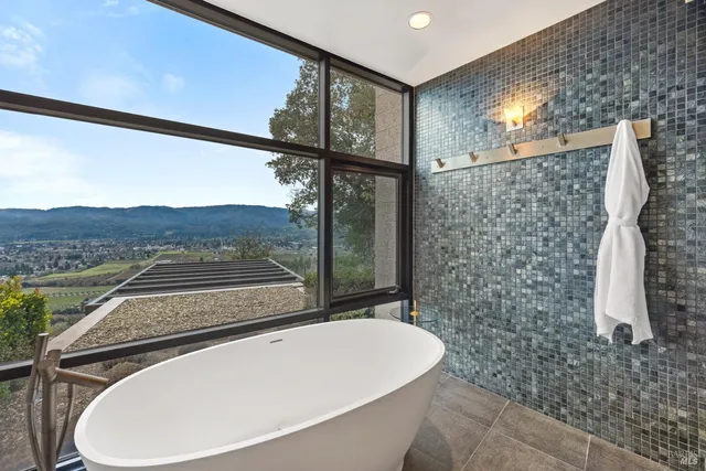 $10,800,000 | 860 Meadowood Lane, St. Helena, CA 94574