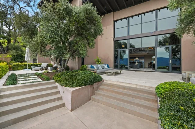 $10,800,000 | 860 Meadowood Lane, St. Helena, CA 94574