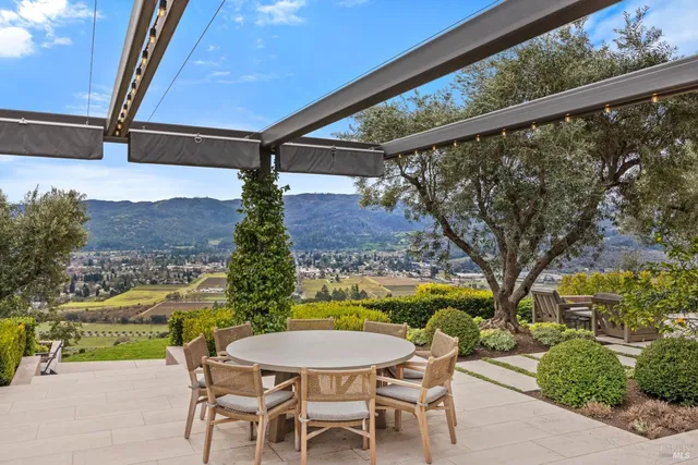 $10,800,000 | 860 Meadowood Lane, St. Helena, CA 94574