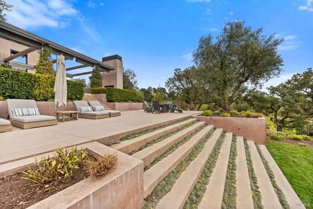 $10,800,000 | 860 Meadowood Lane, St. Helena, CA 94574