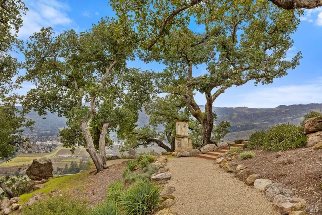 $10,800,000 | 860 Meadowood Lane, St. Helena, CA 94574