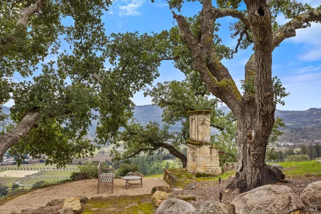 $10,800,000 | 860 Meadowood Lane, St. Helena, CA 94574