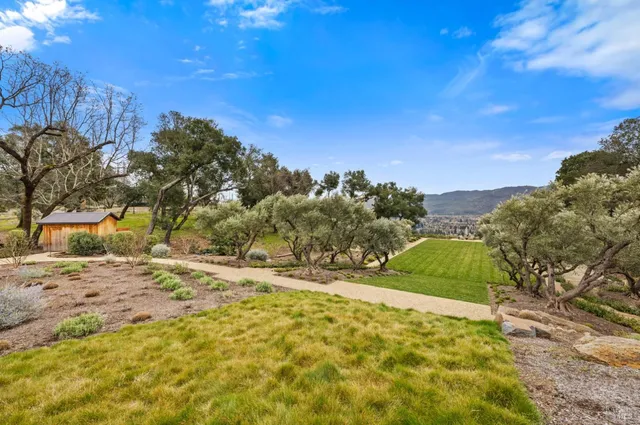 $10,800,000 | 860 Meadowood Lane, St. Helena, CA 94574